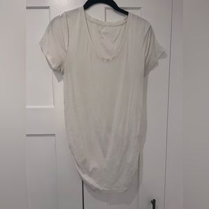 Motherhood Maternity | EUC Short Sleeve Side
Ruched Maternity T Shirt - White